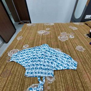 Blue &amp; White Wave Print Cropped Shirt