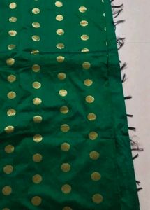 Elegant Silk Saree with Gold Motifs