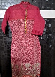 🌷Beautiful Rose Embroidered Kurta