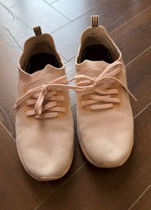 Light Pink Knit Sneakers by sketchers