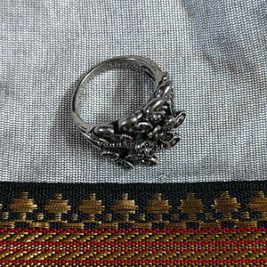 Vintage Floral Ring