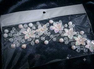 Elegant Floral Bridal Hairpiece