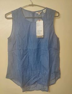 Levi's Girl sleeveless Top . New With Tag.