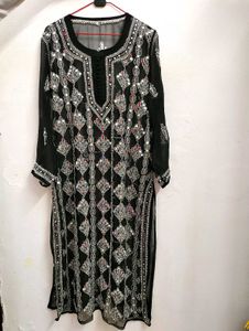 CHIKANKARI Exquisite Black Embroidered Kurta