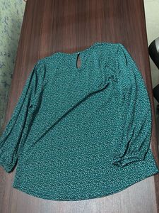 Chic Green Ditsy Floral Print Top