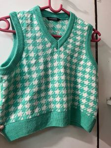 Trendy Houndstooth Knit Vest
