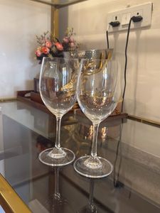 Elegant Set of 2 Wine Glasses