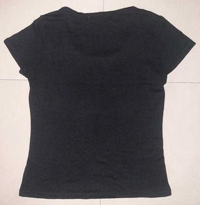 🖤 Classic Black Scoop-Neck Tee — Timeless