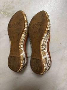 Zari Embroidered Jutti For Kids