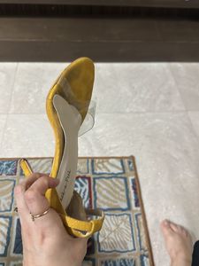 Chic Yellow Suede Heels