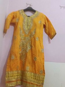 Elegant Yellow Embroidered Kurta