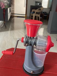 Citric fruits juicer