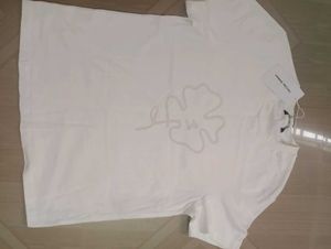 Urban Revivo White Graphic Tee