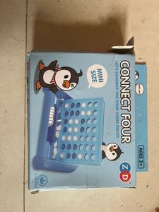Mini Connect Four Game with Penguins