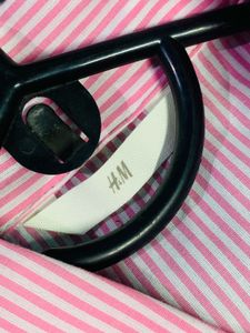 Chic Pink Striped Cropped Shirt