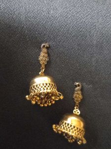 Golden jhumkas, Peacock jhumka