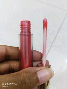 Light Pink Glossy Lipstick With Lip Liner