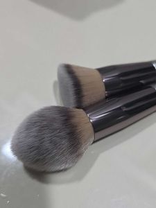 Foundation &amp; Powder brush set