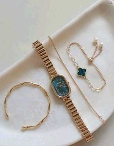 Elegant Green Dial Watch with Bracelets