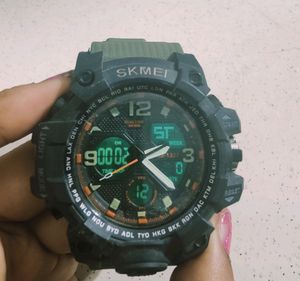 Men's Analog Watch.  Good Condition.