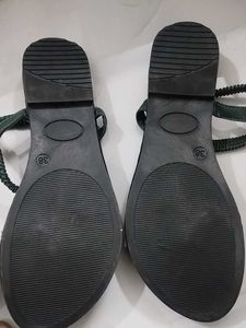 Stylish Black 🖤 and Green 💚 Flat Sandals