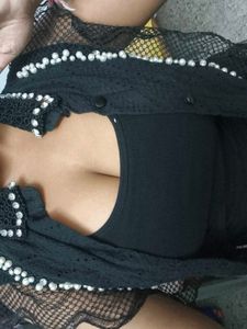 black lace embroidery croptshirt