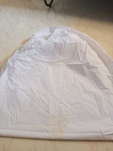 Comfortable White Fitted Bed cover with elastic