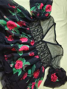 Beautiful Rose Print croptop ❤️