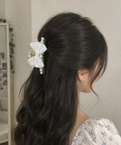 Elegant Pearl &amp; Bow Hair Clip