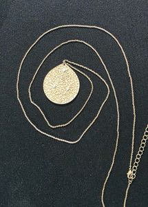 Elegant Gold Tone Pendant Necklace