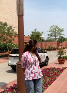 buy fast White Kurta with Pink Pattern