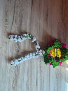 Crocheted Flower &amp; Leaf Hair gajra