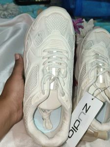 Zudio White Sneakers