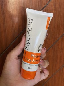 Riyo Herbs Papaya Face Scrub