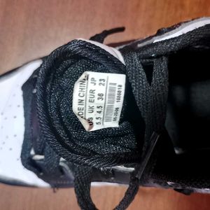 Nike Dunk Low "Panda"