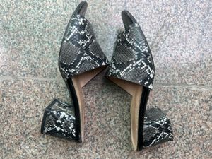 Stylish Snakeskin Slide Sandals