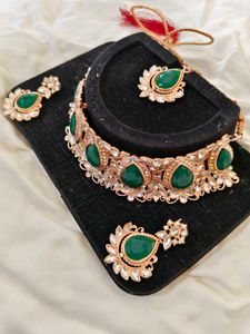 Emerald Kundan Choker Necklace Set