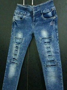Trendy Ripped Jeans