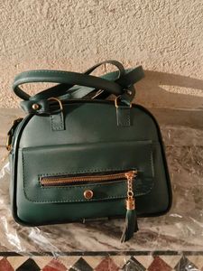 Chic Green Handbag with Tassel