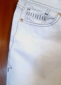 Off white with contrast stitching skinny capri