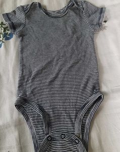 Set of 2 Baby Bodysuits and Bib &amp; 1 free Onesie