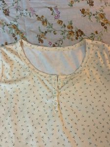 🌼Floral Print Henley Top🌼