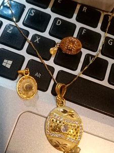 ❤🤩Exquisite Gold Pendant &amp; Earring Set❤🤩