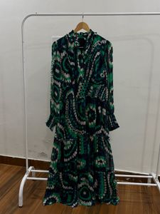 Abstract Retro print Maxi with smocked cuffs