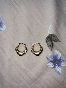 Chic Gold Textured Hoop Earrings