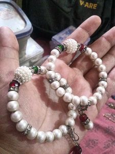 Elegant Pearl Bracelet with Crystal Accents