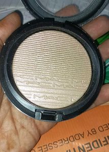 MAC Extra Dimension Skinfinish Highlighter