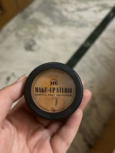 Make-Up Studio Foundation