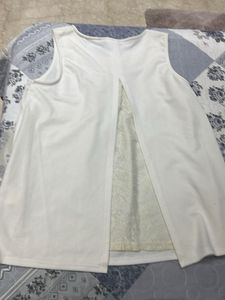 Elegant White Sleeveless Top size L