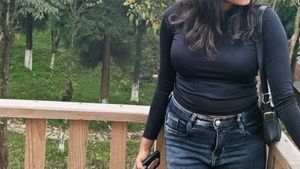 black full sleeve t-shirt